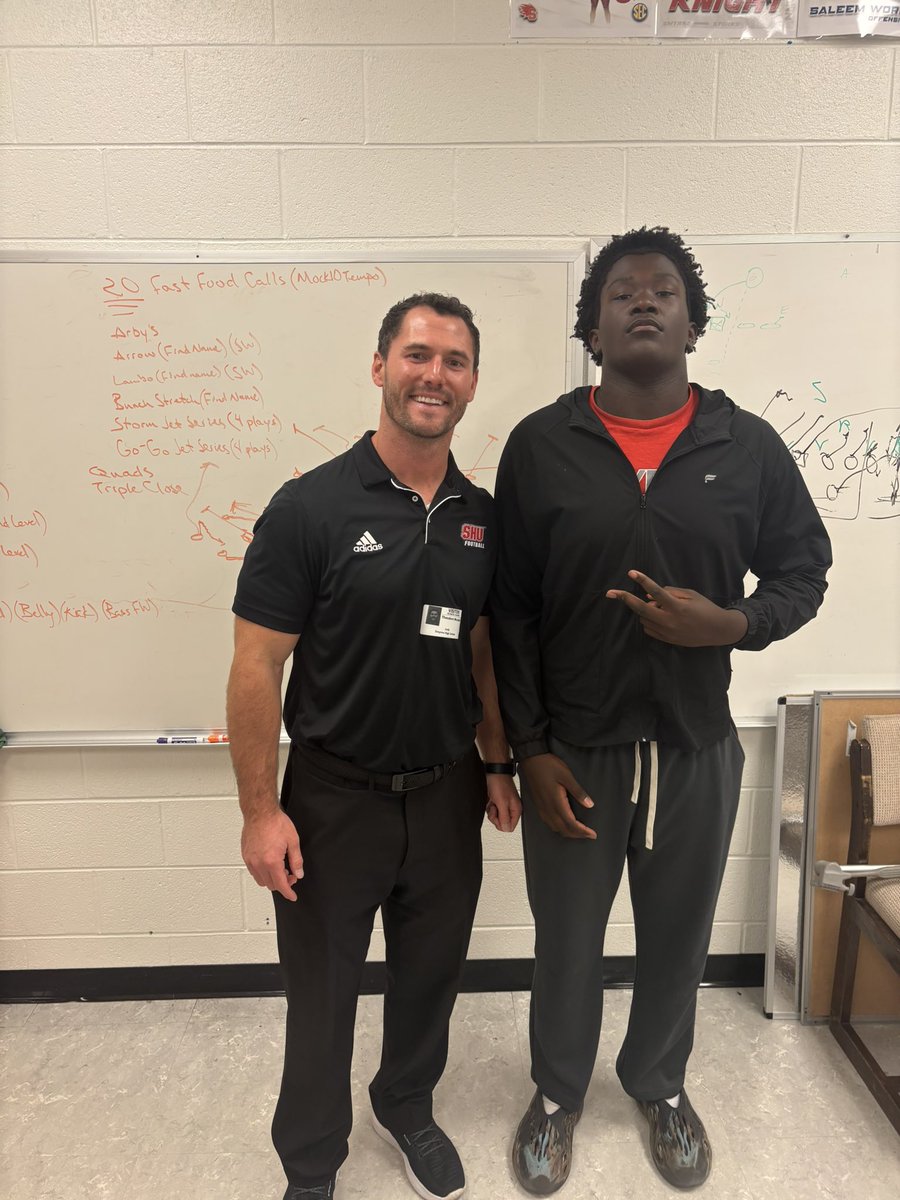 Dame_spits's tweet photo. Thank You too, @CoachMurd40 for coming to Smyrna today to talk with me about Football and about the @sacredheartufb program❗️❗️❗️@smyrnafbrecruit https://t.co/MKqLD0FwW4