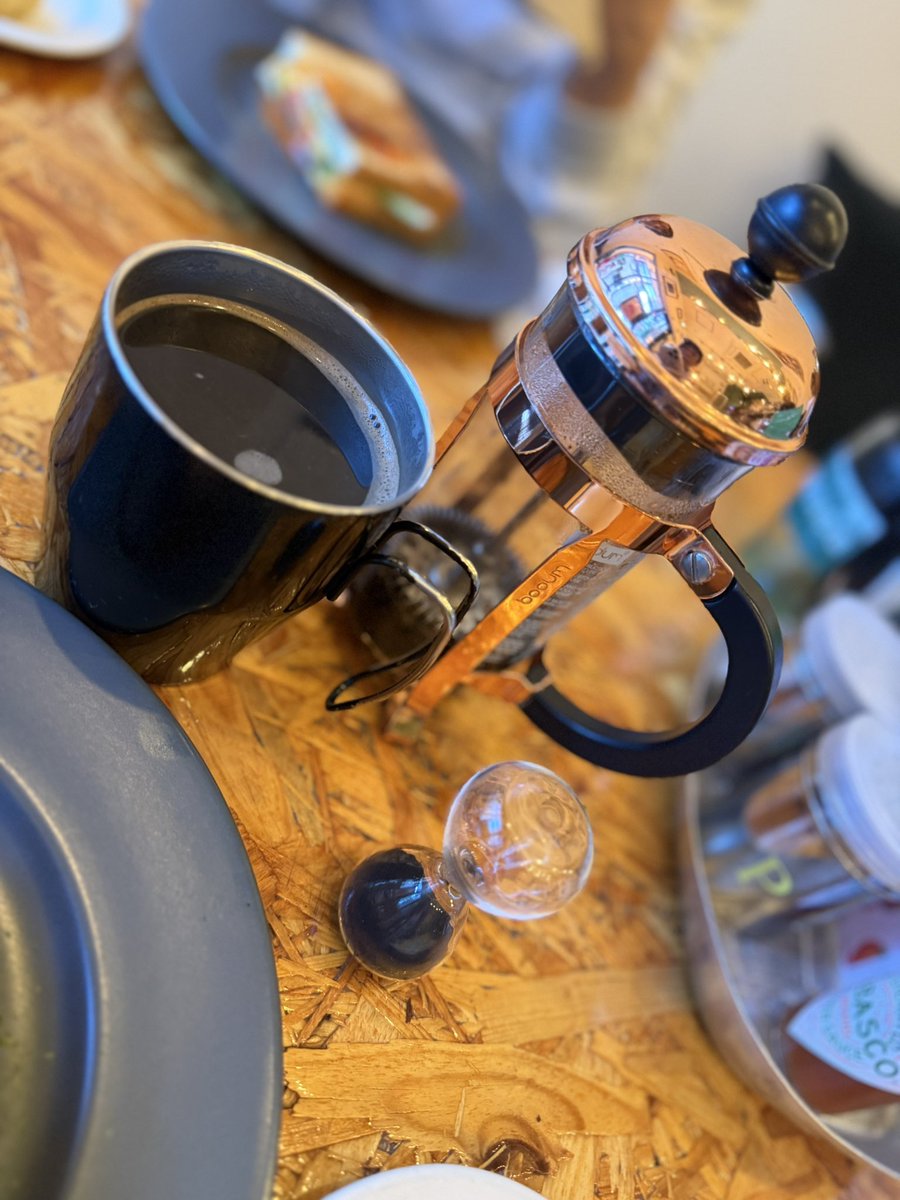 hal_1620's tweet photo. モーニングでも来たかった☕️
コーヒーもオリジナルブレンドを頼んだけど、酸味はなく飲みやすいほろ苦テイスト。
スコーンはおまけ!
#マリサポコーヒー部
#FARSIDE https://t.co/yDBOHKZfhf