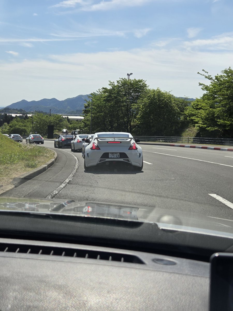 くに@Z33 tweet media