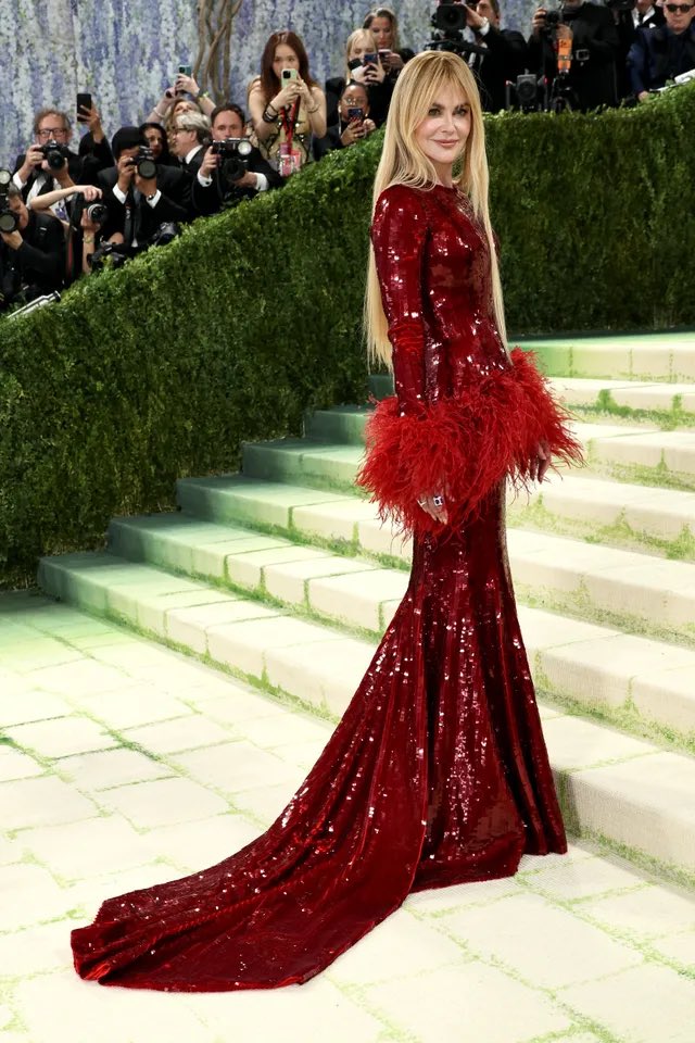 rouletteont's tweet photo. The Met Gala https://t.co/GBwutSCwvg