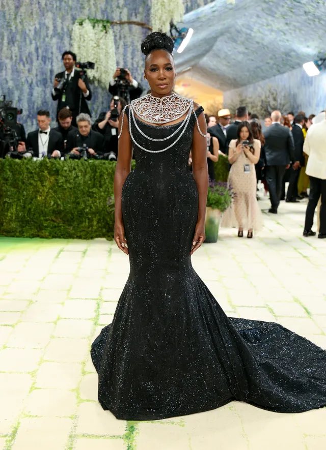rouletteont's tweet photo. The Met Gala https://t.co/GBwutSCwvg