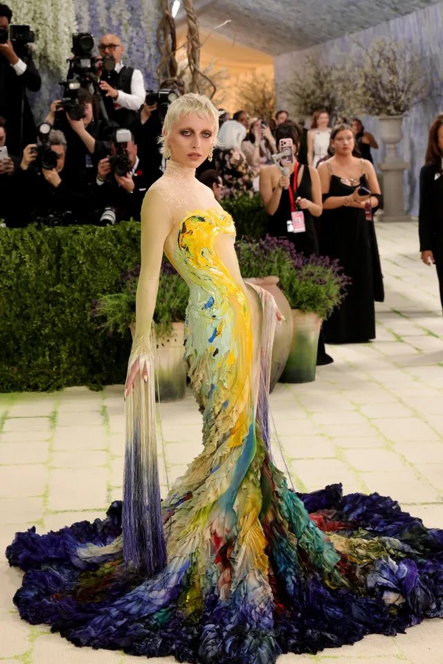 rouletteont's tweet photo. The Met Gala https://t.co/cTu5NUeg4K