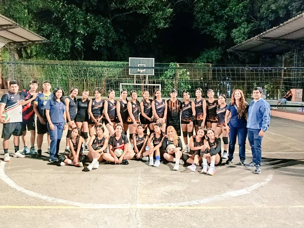 BlancoNatalia10's tweet photo. Iniciamos un nuevo proceso con el Tiger Voley Club 🐯🏐
Acompañamiento psicosocial con practicantes del periodo 16-2 en las prácticas de psicología del Servicio Social Unadista #SISSU
Formando no solo deportistas, sino seres humanos integrales 💛 #PsicologíaDelDeporte #Voleibol https://t.co/e78LsMHRDd