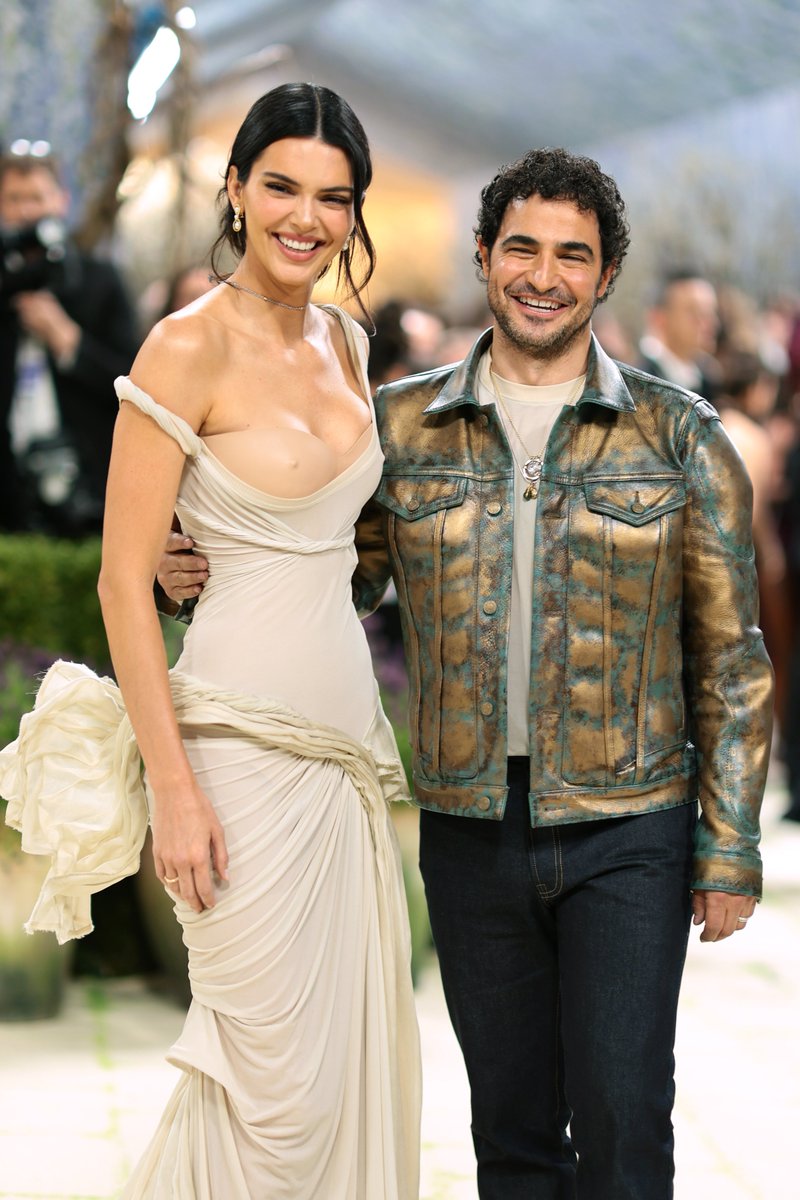 XFashion's tweet photo. Kendall Jenner attends the 2026 Met Gala in custom @Gap by Zac Posen https://t.co/VZYycjin4B