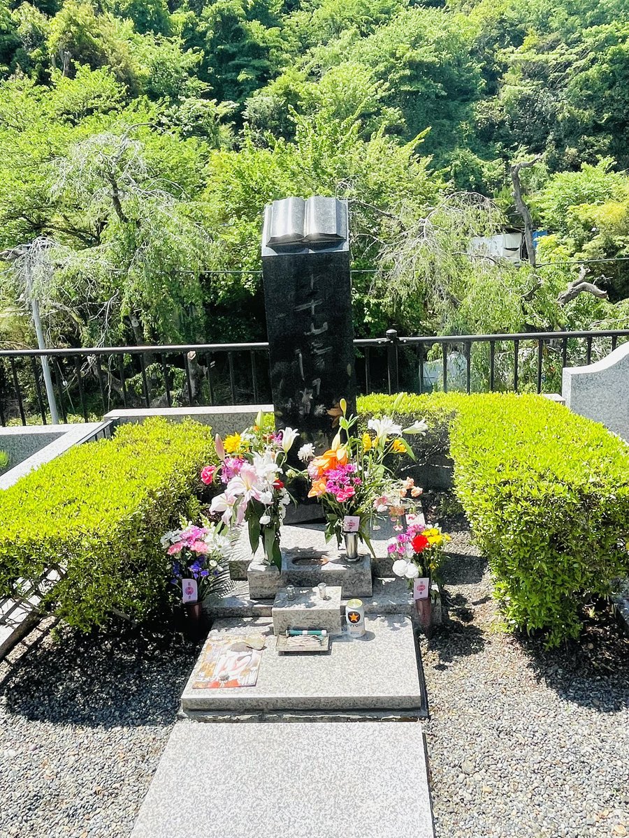 APBTokyo's tweet photo. 5/4は寺山修司さんの命日。
墓参りに行き7月公演の報告をしました。
↓
作・寺山修司
「コメットイケヤ」　　　　　　　　　　　
2026.7/9（Thu）〜7/12（Sun）
劇場　　中野スタジオあくとれ

皆様お待ちしております！

https://t.co/rk1kQhmv7r https://t.co/Zw6WeKpGyh