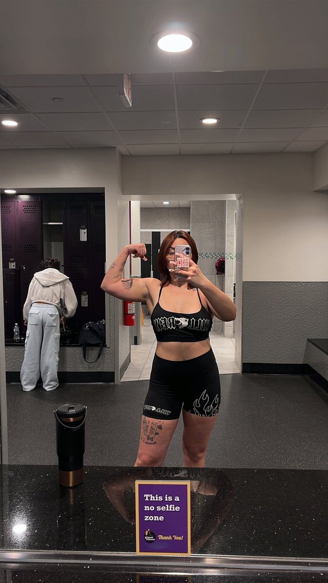 CinnaGotStyle's tweet photo. leg day again because i’m a ✨masochist✨
(technically sado-maso)
#gymgirl #legday #killcrew #workout #everyday #gymfit #tattoos #musclemommy https://t.co/Od4GtX3JIO