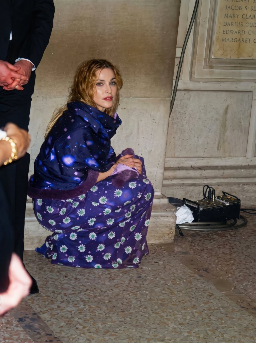 𝗠𝗮𝗱𝗼𝗻𝗻𝗮
𝗠𝗘𝗧 𝗚𝗔𝗟𝗔 '𝟵𝟳
𝘕𝘦𝘸 𝘠𝘰𝘳𝘬 · 𝘋𝘦𝘤𝘦𝘮𝘣𝘦𝘳 08 1997
#Madonna #MET #MetGala #90s