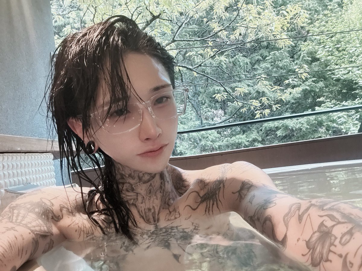 いつももっと肌出してるくせにこの写真は如何なものかと思って載せるか悩んだ