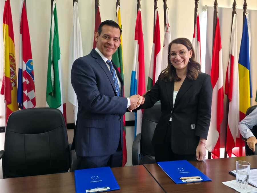 enter504's tweet photo. #Nacionales Unión Europea y AHER promueven alianzas en el sector energético renovable #Empresarial #UnionEuropea #AHER #EmpresasEuropeas #SectorEnergetico #EnergiasRenovables #Honduras
👉 https://t.co/AsGxha72xt https://t.co/m2f3avjR1z