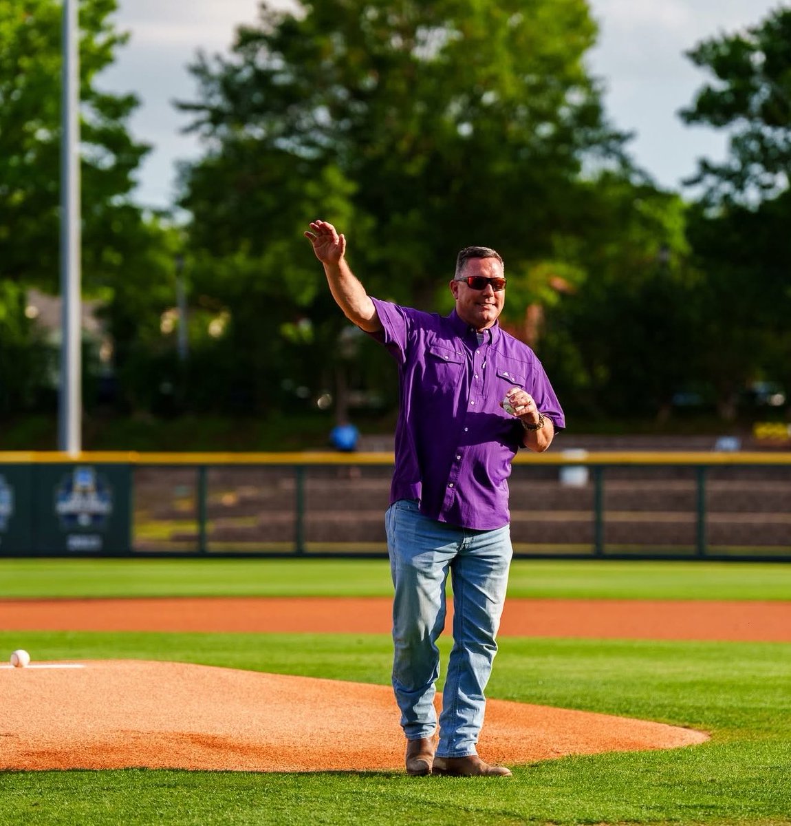 LayneKasper's tweet photo. First pitch on WWG Night @TCU_Baseball #WWGTeam #WWGCommercial @Compass https://t.co/kuoBnuLf6W