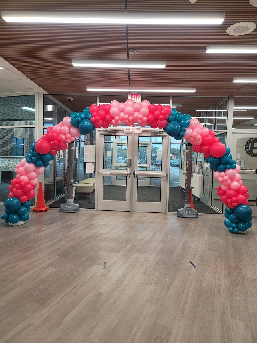 BethsaidaGlez's tweet photo. Roberson Middle School 🎉🎈 https://t.co/8QvubmAmuV