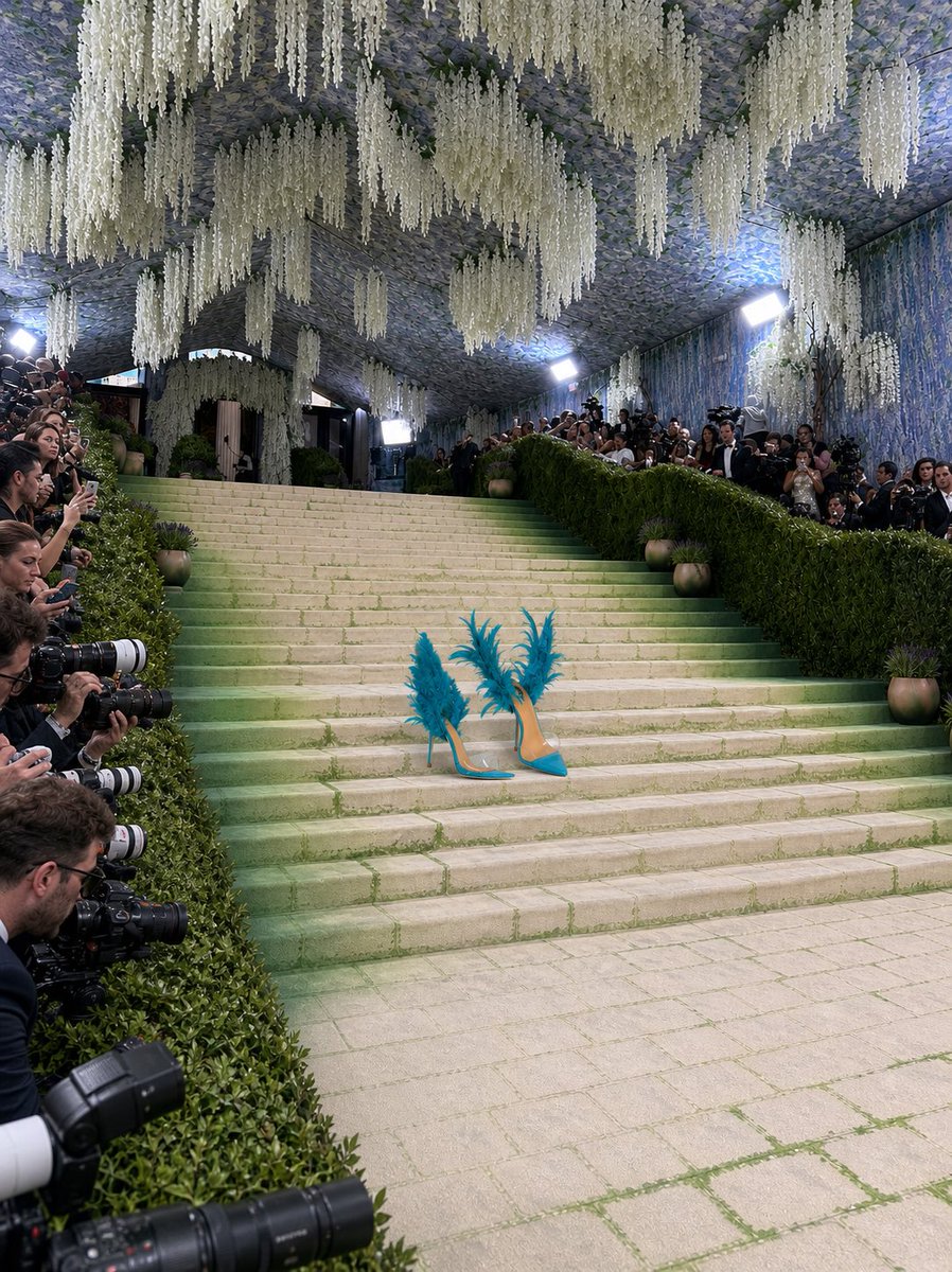 KandeeOfficial's tweet photo. A last-minute Met Gala moment ✨
Just over a week before the Met, @Tyllaaaaaaa stylist asked us to create something unforgettable from our Winged Feather collection.
We made it happen — teal, feathered, made to command the steps.
Made to be noticed.
#MetGala #Tyla #Kandee https://t.co/6JHbzBvhAQ