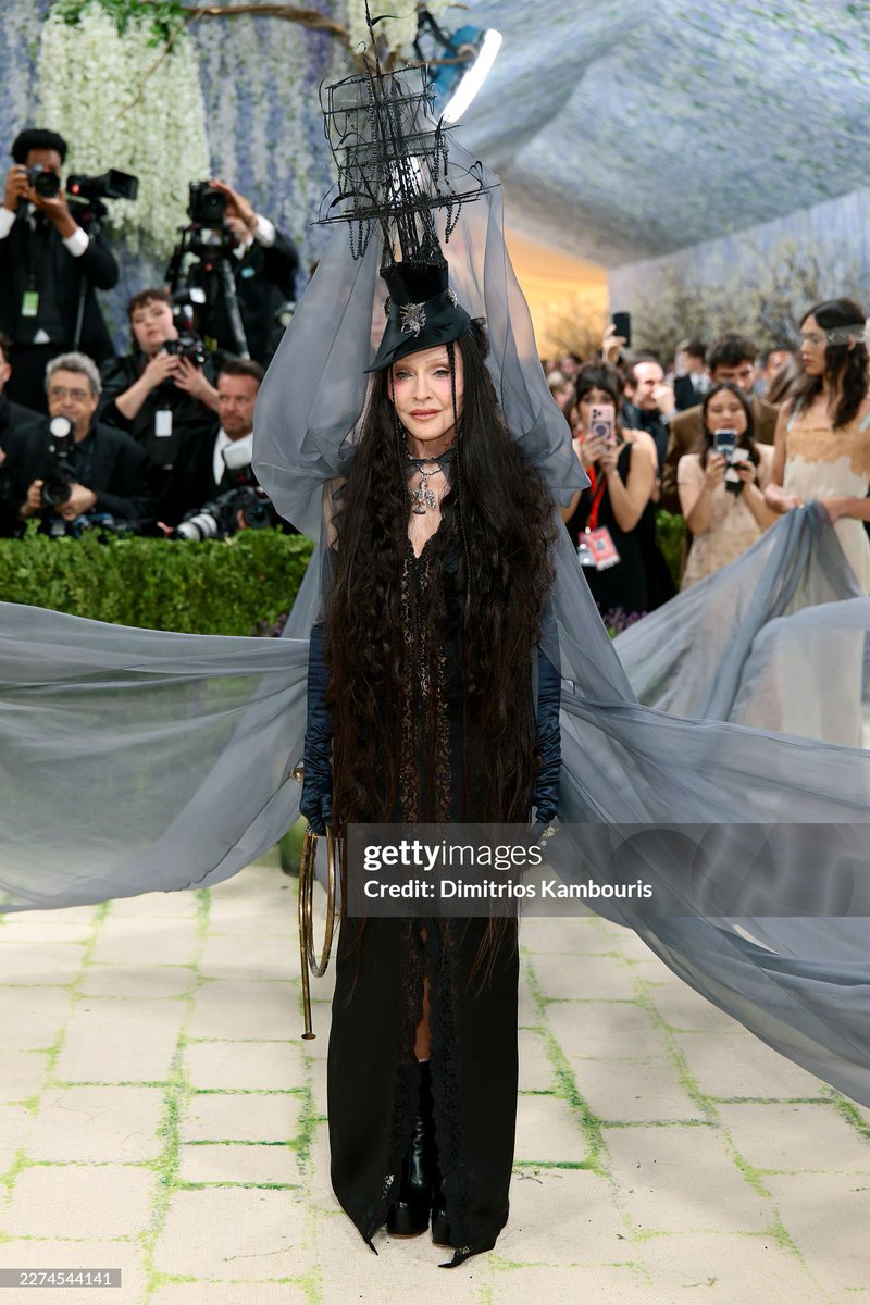 viralinformat's tweet photo. Madonna attends the 2026 Met Gala. https://t.co/pQhVqOfCpJ
