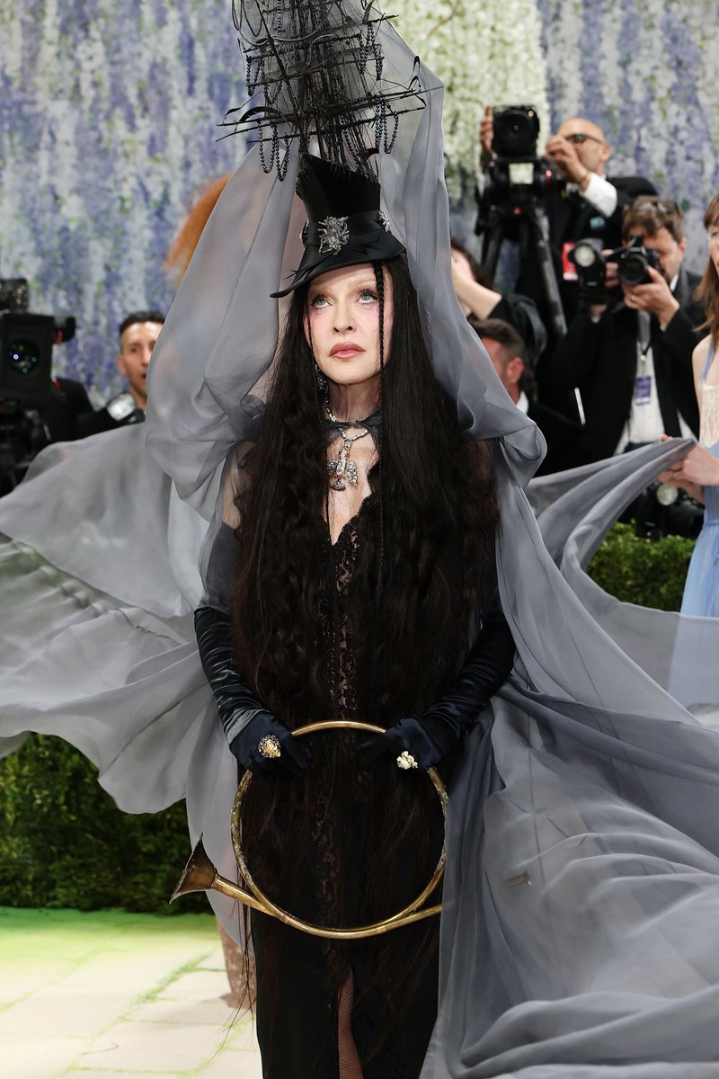 𝗠𝗮𝗱𝗼𝗻𝗻𝗮
𝗠𝗘𝗧 𝗚𝗔𝗟𝗔 𝟮𝟬𝟮𝟲
#Madonna #MET #MetGala