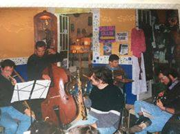 Alain_Derbez's tweet photo. Jazz Mirón, grupo xalapeño de jazz que conformábamos Kubo al trombón, Aleph al contrabajo, Emiliano a la guitarra, Rodrigo a la batería y yo al saxofón. https://t.co/Ik7azzOT85