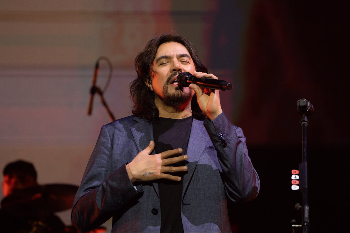 “Ya no quiero ser de ti
sólo un amigo más…
quiero que seas para siempre
mi felicidad.”

Te quiero 🎵