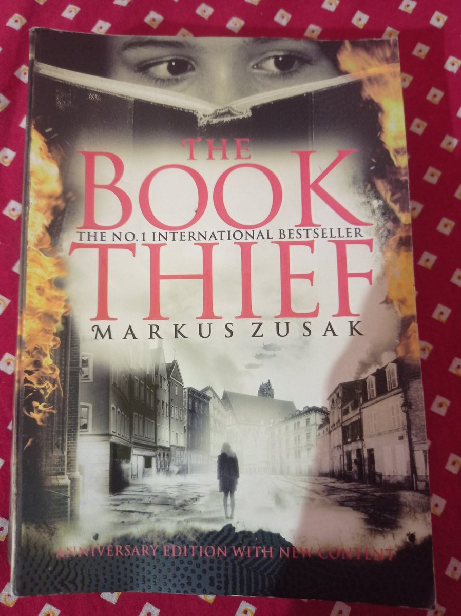 Shree_Gaharwar's tweet image. The Book Thief - MARKUS ZUSAK
A beautiful fiction to this world. Read this one and while reading the final chapter I was so indulged into the story that I couldn't resist myself from reading with salt water in my eyes... A BOOK THIEF'S STORY by DEATH.  #books #BookLive #readers