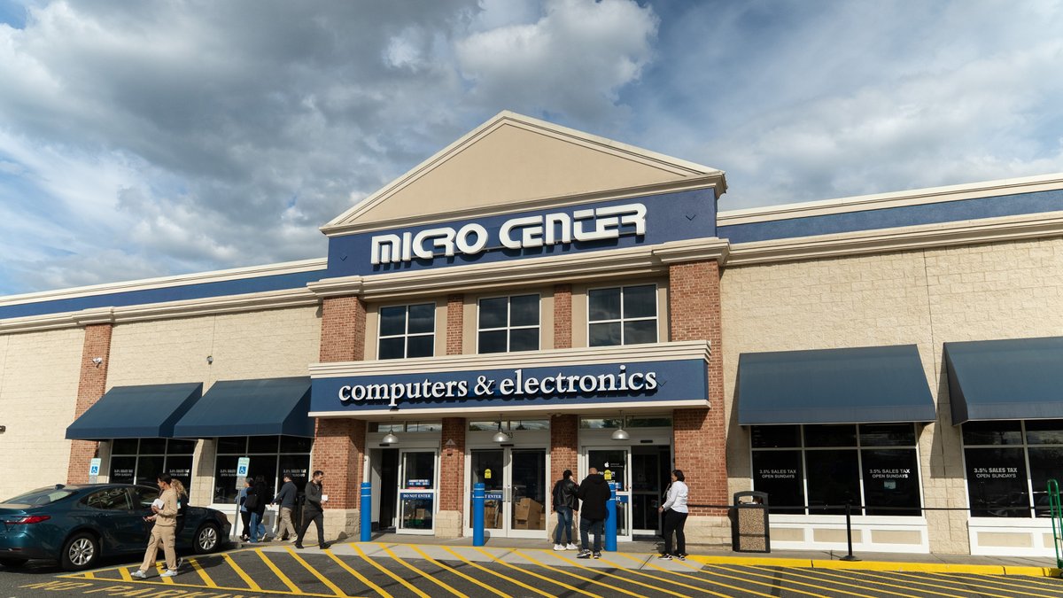 Micro Center tweet media