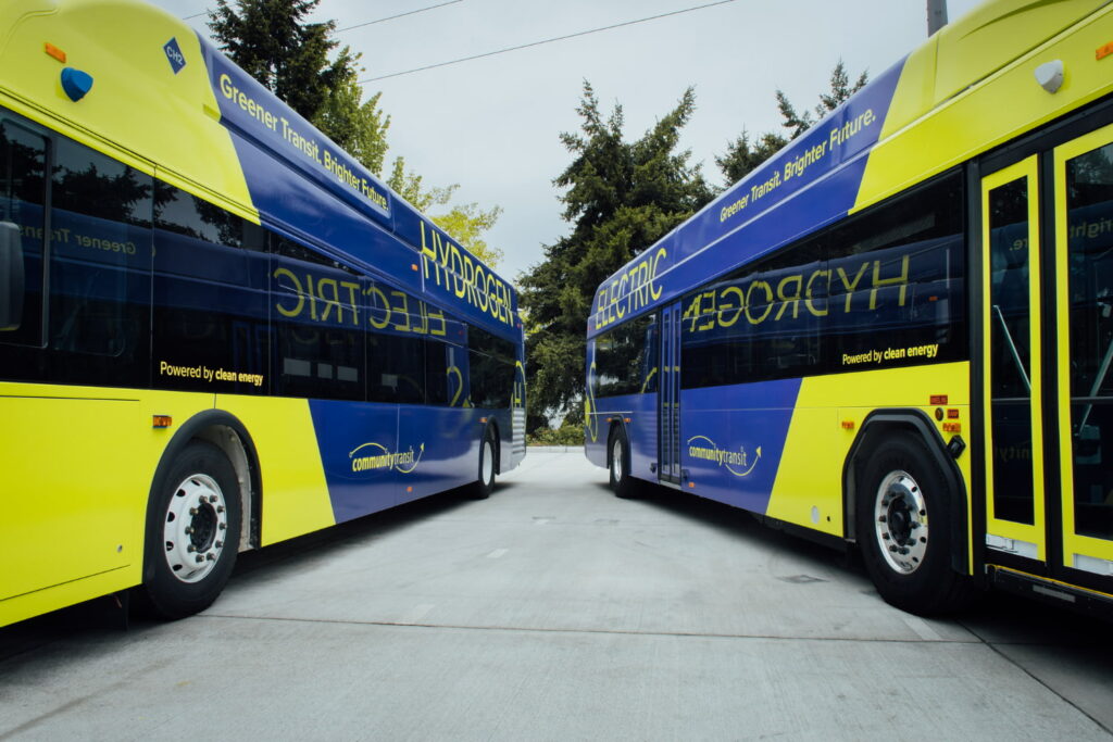 rwandamybrand's tweet image. #Transport: #Rwanda could reduce its reliance on expensive fuel imports by converting conventional vehicles (fuel) to run on #electricity or #gas, a move that would help stabilize transport costs and cut air pollution, according to Alfred Byiringiro, @RwandaInfra