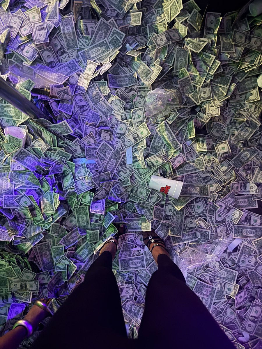 obsessedwbarbie's tweet photo. Mini X dump 🤍🤸🏽‍♀️ https://t.co/B4zuCt6P0v