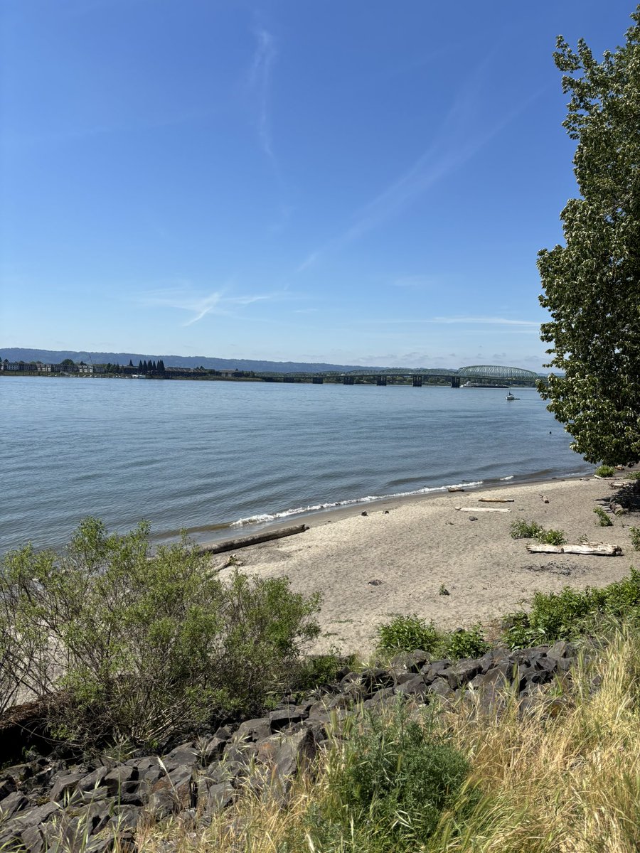 hoopdreamsbball's tweet image. Right down on the “Columbia River” #Vancouver, WA &amp;amp; #Portland, OR🏔️