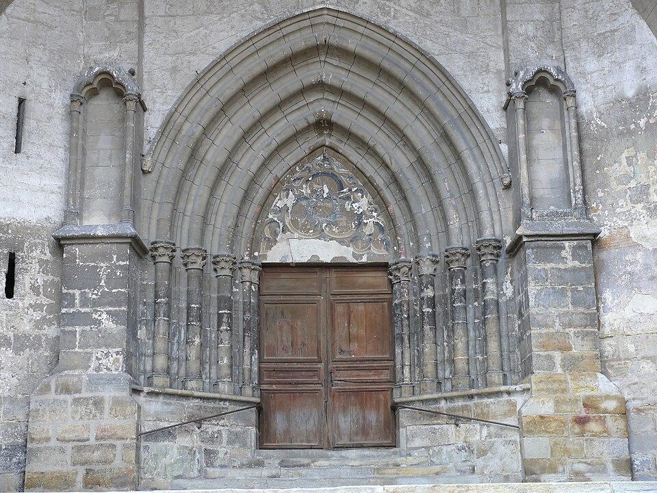 MonumentumFr's tweet photo. Eglise Saint-Loup à #Billom (#PuyDeDôme) Succédant à un édifice plus ancien, l'église actuelle a été commencée en 1265 et terminée 150 ans plus tard. L'édifice se compose d'une nef de cinq travées avec bas-côté...
Suite 👉 https://t.co/6omJEPzmag
#Patrimoine #MonumentHistorique https://t.co/xqnCe5sqCR