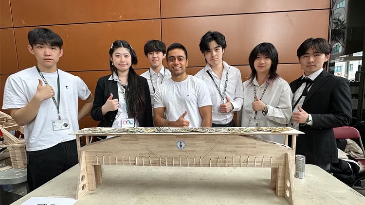 UofT's tweet photo. #UofT student team sets load record at Troitsky Bridge Building Competition 🌉 https://t.co/zEppVrTT0e https://t.co/68fCtvBvZw