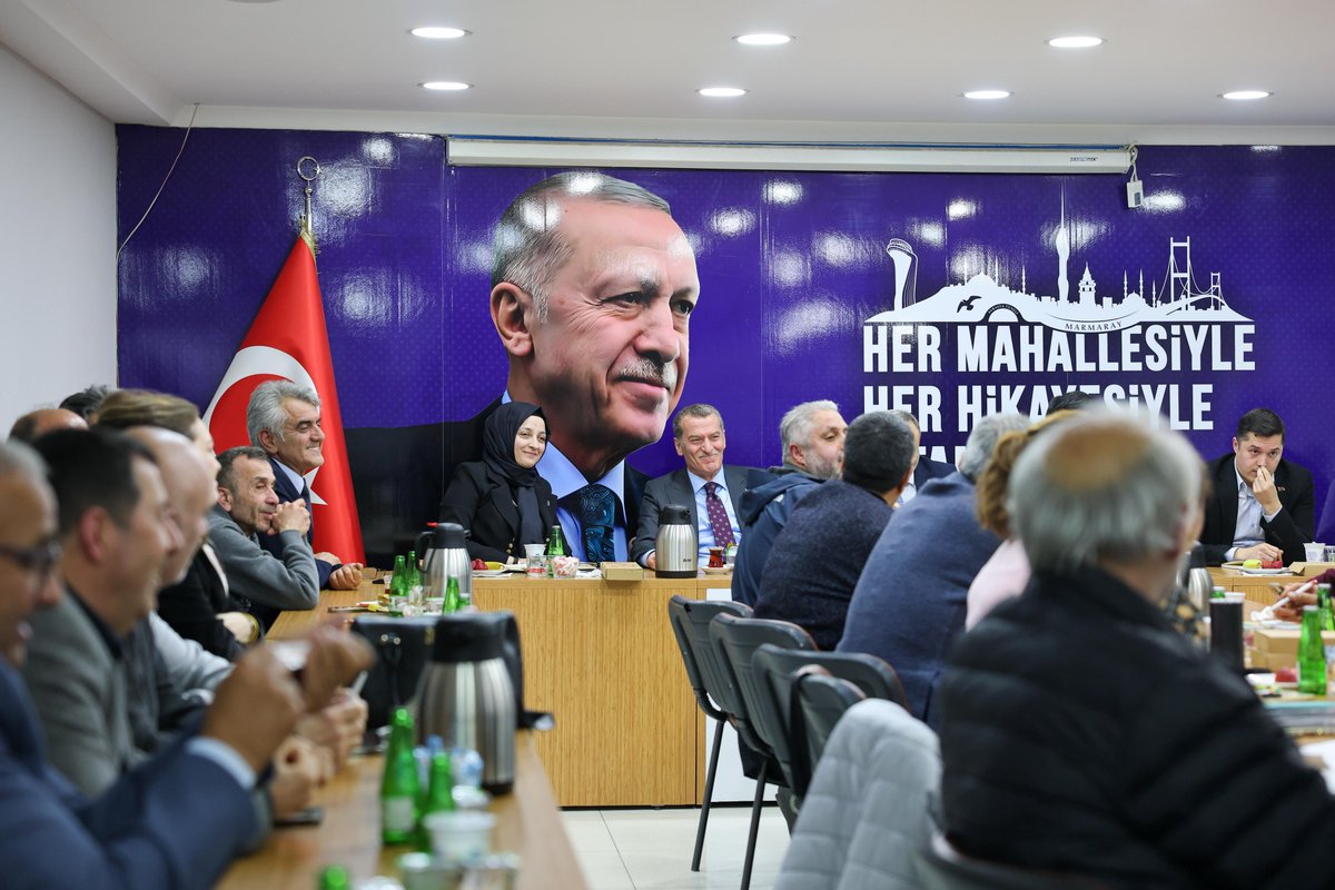 omerrarisoy's tweet photo. AK Parti Zeytinburnu, teşkilat.

Bu akşam önceki dönemlerde yönetim kurulu üyesi olarak görev yapan yol arkadaşlarımızla buluştuk, istişare ettik. Değerli katkıları için teşekkür ediyoruz. 

İnandığımız yolda, ilk günkü aşkla yürümeye devam…

@akzeytinburnu @MustafaY_K https://t.co/PjVLiu65Vy