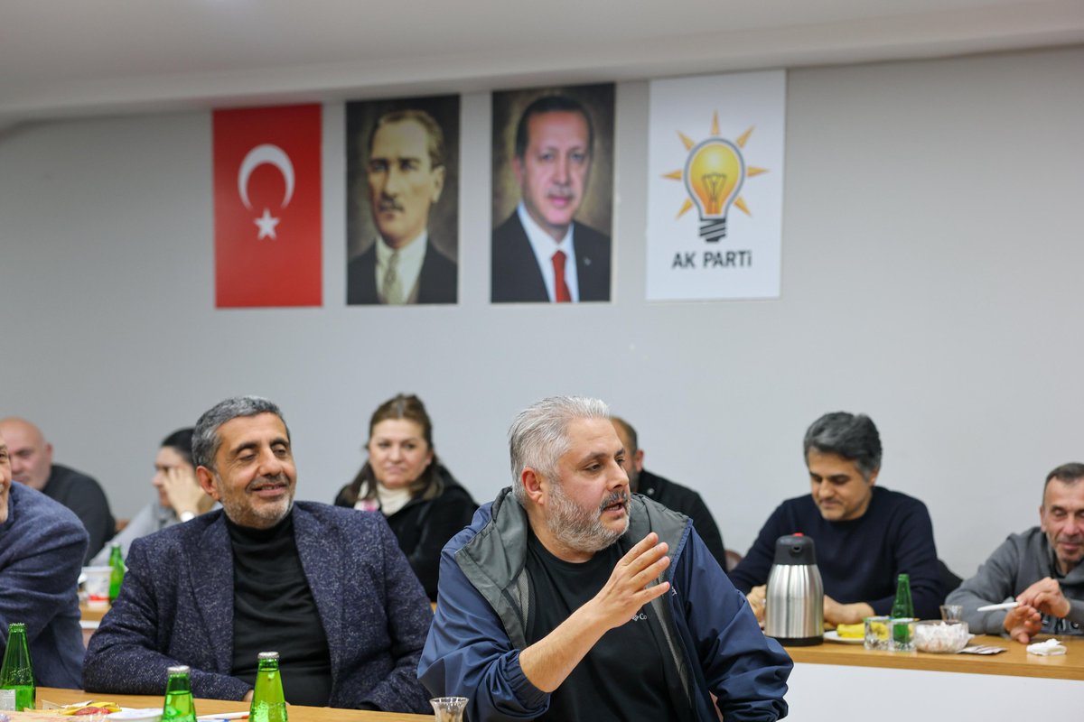 omerrarisoy's tweet photo. AK Parti Zeytinburnu, teşkilat.

Bu akşam önceki dönemlerde yönetim kurulu üyesi olarak görev yapan yol arkadaşlarımızla buluştuk, istişare ettik. Değerli katkıları için teşekkür ediyoruz. 

İnandığımız yolda, ilk günkü aşkla yürümeye devam…

@akzeytinburnu @MustafaY_K https://t.co/PjVLiu65Vy