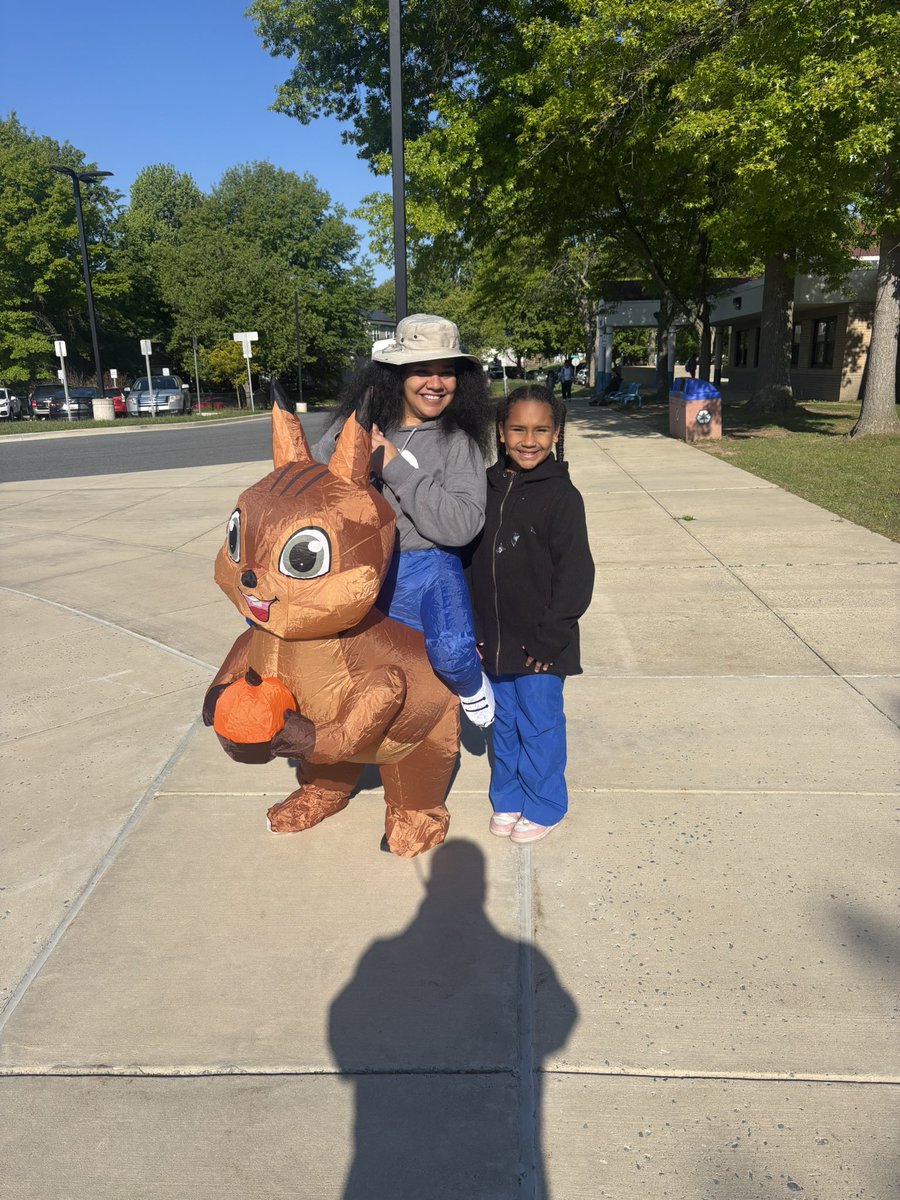 FinestEducator's tweet photo. We are Thriving Up the Mountain this week different treats; pancake buffet, hydration, samosas, and much more this week from our awesome @FlowerHillPTA https://t.co/OdcNNLTGPY