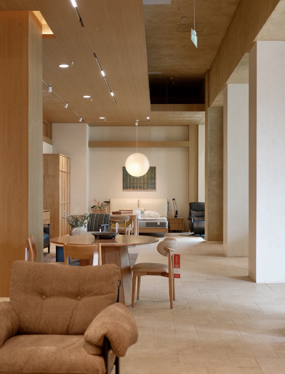 GVAwoodUSA's tweet image. Solid wood furniture brings calm, warmth, and lasting comfort into everyday living. Clean lines, natural tones, and practical design create balanced, refined interiors. #homedecor #interiordesign #furniture

Available on Amazon