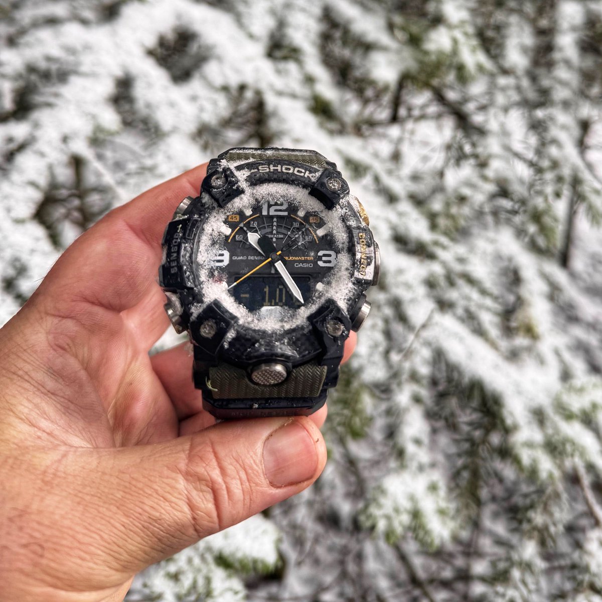 Bu akşam sizler için naçizane yıllardır kullandığım Casio G-Shock Mudmaster GG-B100’ü irdeleyeceğim.Bazı saatler vardır, salt zamanı gösterir.Bazılarıysa bir yaşam biçimini... GG-B100 benim için ikincisi.Bu bir saat değil,hatta sadece bir “tool watch” da değil, bu bir ekipman.. +