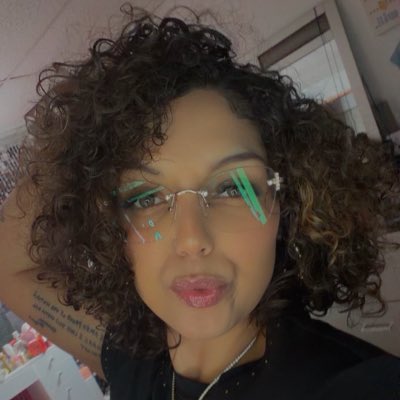 queendes16's tweet image. #loveyourself 🥰