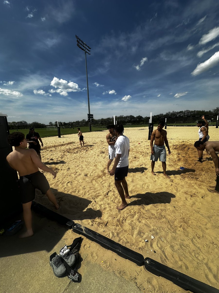EmereAtkins3's tweet photo. Spring ball came to an end last week but that doesn’t mean we stop grinding! #kings @CoachG_LEADPrep @DenardX @LegacyLouAdams @coach_jakev @ecard6568 @LEADPrepAcad @FigurskiAD https://t.co/zhOcOFG3fl