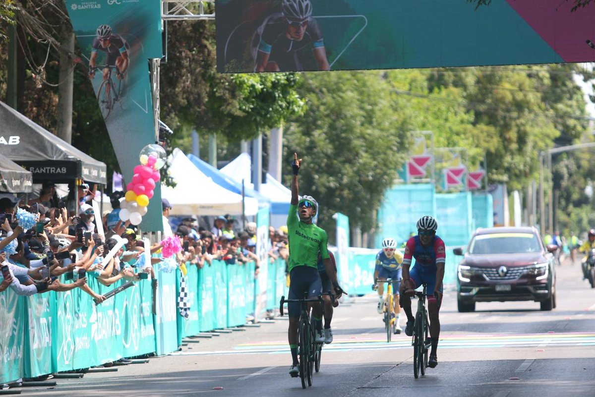 RadioPedalEC's tweet image. César Guavita 🇨🇴 Campeón 🏆 - Vuelta Bantrab 🇬🇹 2026 🚴‍♂️  - CLASIFICACIONES 🗓️- Etapa 5⃣ Final 🏁 - 100 Km 📍  
.
Nixon Rosero 🇪🇨 campeón Montaña 🔵
Kevin Navas 🇪🇨 campeón 🥇 Anthony Coque 🇪🇨 subcampeón 🥈 Sub 23 ⚪️
.
.
📷 FDNCG 
.
.
#Ciclismo #Ecuador
