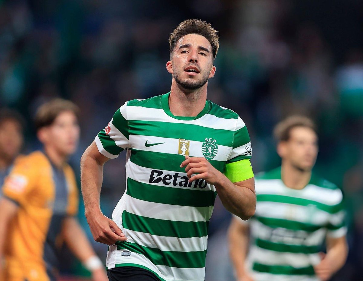 Assim sim. Esta é a equipa a que nos habituaram ao longo do ano. Resultado ao intervalo é de 3-0 mas poderia ser 4 ou 5.