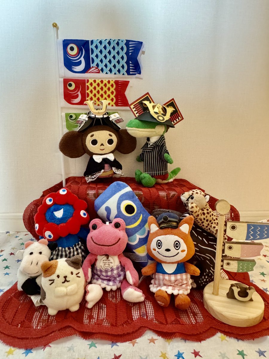 chiebu_travel's tweet photo. こどもの日をお祝いしました🎏
今年はミャクミャクもやって来て、とっても楽しかったです💖
#チェブラーシカ
#cheburashka
#ゲーナ
#gena
#ミャクミャク
#ぬいどり
#こどもの日
#鯉のぼり
#兜
#端午の節句 https://t.co/yREcpYZbRf
