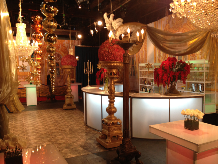 tvsetarchive's tweet photo. Set design for the Masquerade party from Hart of Dixie's Season 3 Episode "Help Me Make It Through The Night" https://t.co/9OV9JVx0Pc