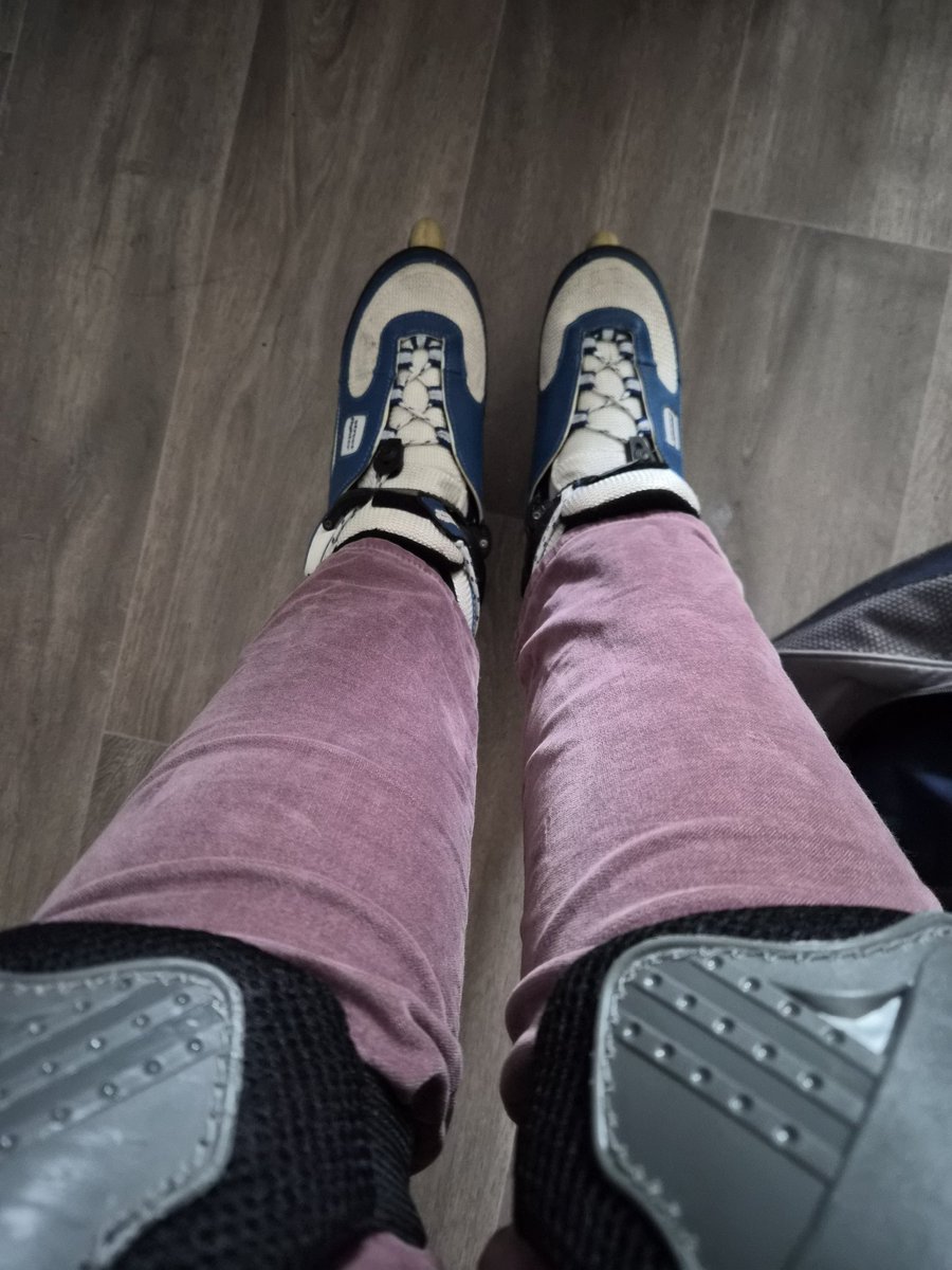 FranziskaRoseQ's tweet image. Puh war das heftig. Wäre ein paar Mal, fast hingeflogen. Die Inliner sind schnell und eher etwas für Wege auf dem Land. In der Stadt fahren sie sich schwer. Habe noch andere Inliner geschenkt bekommen. Die probiere ich auch mal aus. Muss nur gute Strecken finden. 

#Life #Me