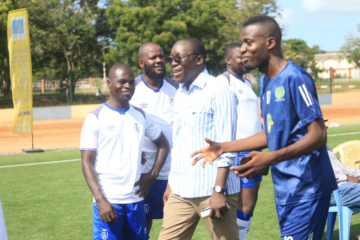 kmnatchaba's tweet photo. Ambiance amicale et fraternelle ce samedi au lancement du festival média foot. 

Bravo aux organisateurs et à l'ensemble des équipes, notamment ATOPPEL qui a remporté la coupe. 

Merci à @NephLedy (commissaire général de ce bel evenement) pour son invitation. Vivement la prochaine !!