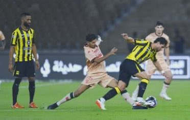 sahmnews1's tweet photo. #صحيفة_سهم_الإلكترونية
@mansoor76544

مبارة #الاتحاد و #الخلود
تنتهي بدون بلا أهداف. 
ضمن مباريات الجولة الـ 31 من الدوري السعودي للمحترفين .

#دوري_روشن_السعودي https://t.co/A2SLXY7Re8