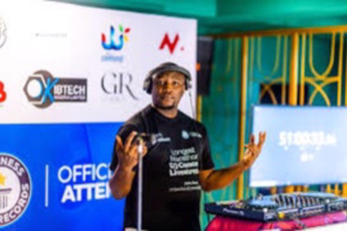 qubesmagazine's tweet image. 72 hours non-stop?! 😳🔥
DJ Mobi attempts Guinness World Record in Abuja.
Can he make history? #GuinnessWorldRecord #Abuja #Entertainment

Read more 👉 bit.ly/3YHHl0a