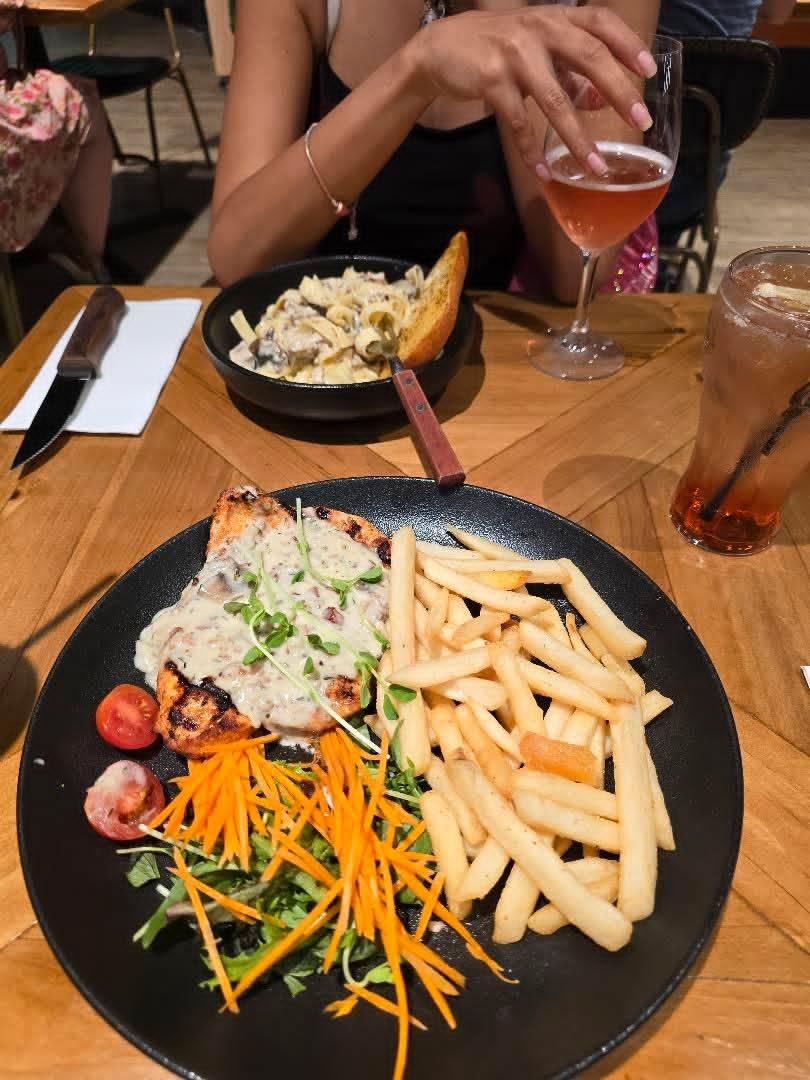 KITTYTUNGHA's tweet image. Night out ❤️ #foodie #yummy