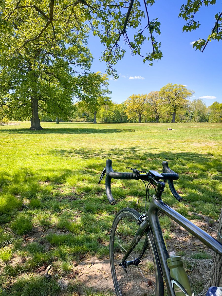 EricR6355's tweet image. Today’s ride was on a crit course.. of course a portion was closed so I had to hop a curb and use a walking path every lap! Still got it done..  ✅🚲
#cycling #strava #bikeride #fitness