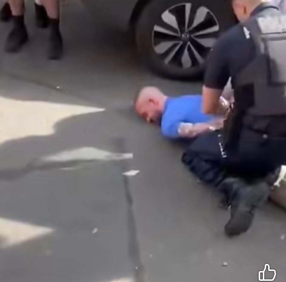 #Leipzig

Die AfD Propaganda Accounts tun mal wieder das, was sie am besten können: Auto fährt in Menschenmenge → Ausländer dran schuld.

Tja, dumm gelaufen, der Täter ist ein biodeutscher (siehe Bild 2)!

Mein herzliches Beileid an die Hinterbliebenen der Opfer 🕯️