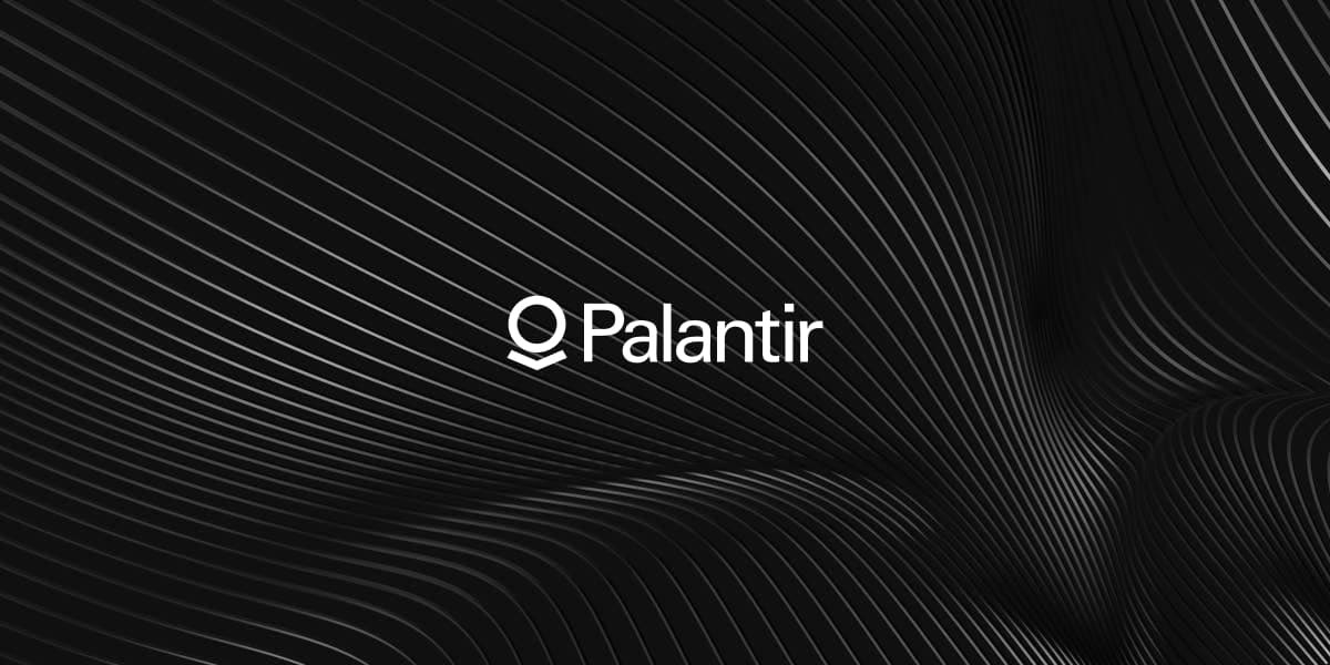 WOLF_Financial's tweet photo. PALANTIR $PLTR JUST REPORTED Q1 EARNINGS

• Revenue: $1,632.58M vs $1,540M est 🟢
• Net Income: $876.40M

The FY guidance raise is the story:
• FY Revenue: $7,650M-$7,662M vs $7,271M est 🟢
• FY Adjusted Income from Operations: $4,440M-$4,452M

The numbers translate to:
• ~6% Q1 revenue beat
• ~$385M FY revenue raise above consensus at the midpoint
• ~54% net income margin in the quarter

A massive beat-and-raise for one of the most-watched AI names of the year, dropping the same day as a -557 Dow.