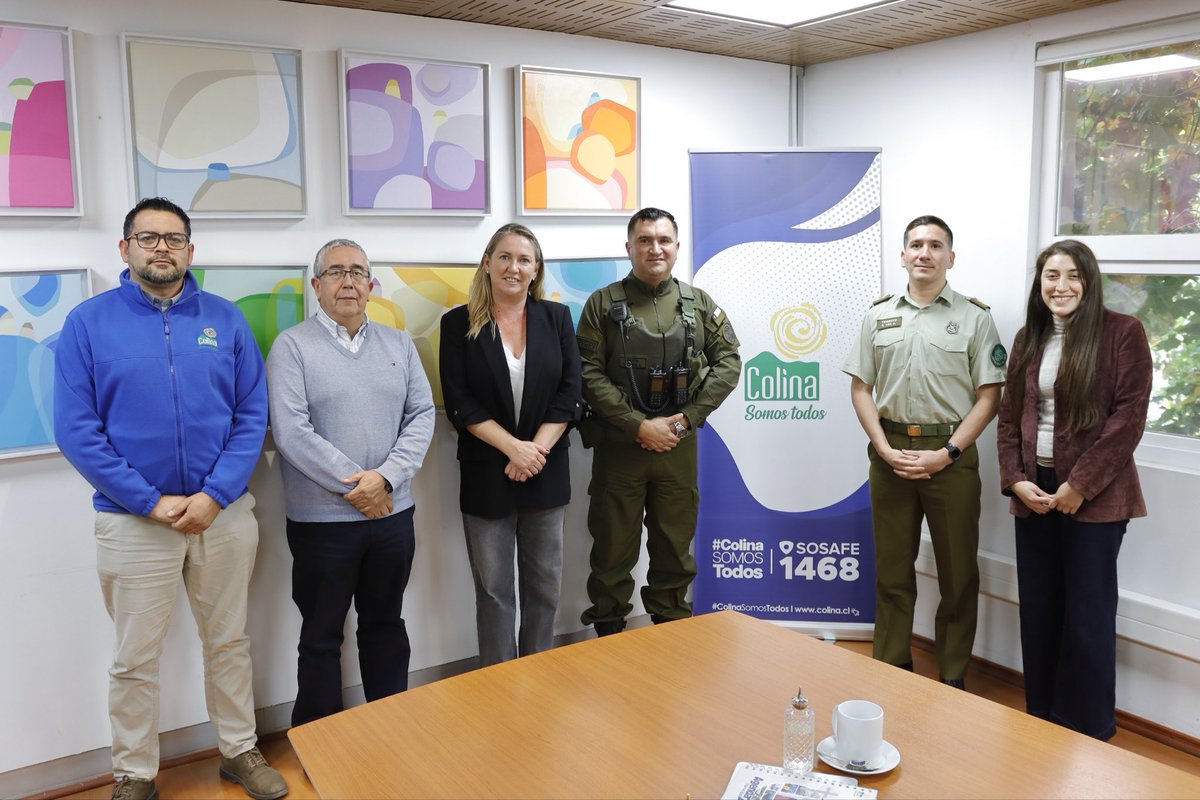 carabprnorte's tweet photo. #Colina: 8ª Comisaría se reúne con la Alcaldesa de Colina, Director SECPLAN y DIPLADECAR para mejorar el despliegue operativo, optimizar recursos y ajustar la respuesta policial a las necesidades reales de la comuna. https://t.co/Eg6e28vvxG