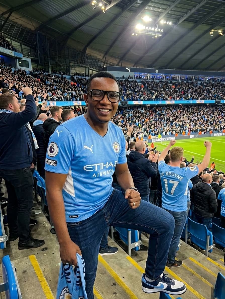 tiberious6's tweet photo. Manchester City leads 1-0 at halftime thanks to a Jérémy Doku strike in the 43rd minute. #football #Manchestercity https://t.co/Wd9vy4U4k7