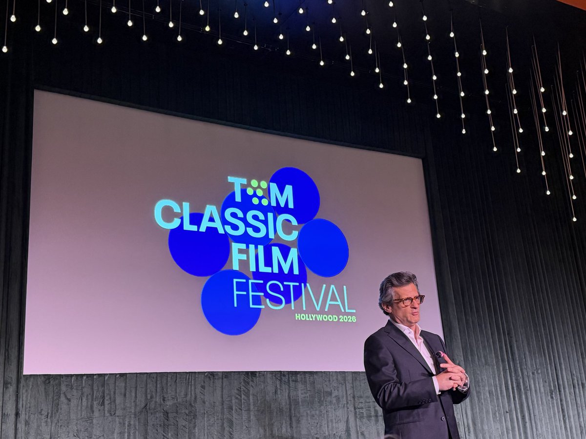 LoraStocker's tweet photo. Being in the room for the conversation at #TCMFF between @benmankiewicz &amp; Paul Williams was a real treat! Williams is a remarkable individual with fascinating stories to share. As a bonus, I got to briefly chat with filmmaker &amp; friend of Williams, Edgar Wright, beforehand. https://t.co/xsSdFHhSjw