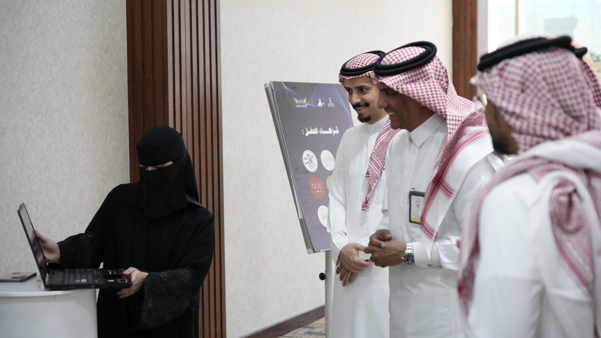 AICLUB_NU's tweet photo. لقطــات من الحفل الختامي | معرض مشاريع معسكر Tier alpha  📸 https://t.co/cdA8mXg22M